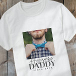 Fantastisk pappa sedan 20XX enkel Elegant T Shirt<br><div class="desc">Den här enkla och moderna designen består av serif och kursiv typografi och lägger till ett foto av anpassningsbarna</div>