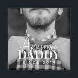 Fantastisk pappa sedan 20XX Foto med enkel Elegant Magnet<br><div class="desc">Den här enkla och moderna designen består av serif och kursiv typografi och lägger till ett foto av anpassningsbarna</div>