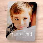 Fantastisk Pappa sedan 20XX Modern Simple Elegant  Magnet<br><div class="desc">Den här enkla och moderna designen består av serif och kursiv typografi och lägger till ett foto av anpassningsbarna</div>