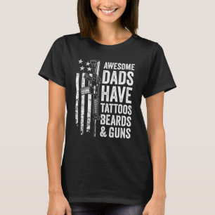 Fantastisk Pappor har Tattoos Beards & Guns Far Da T Shirt