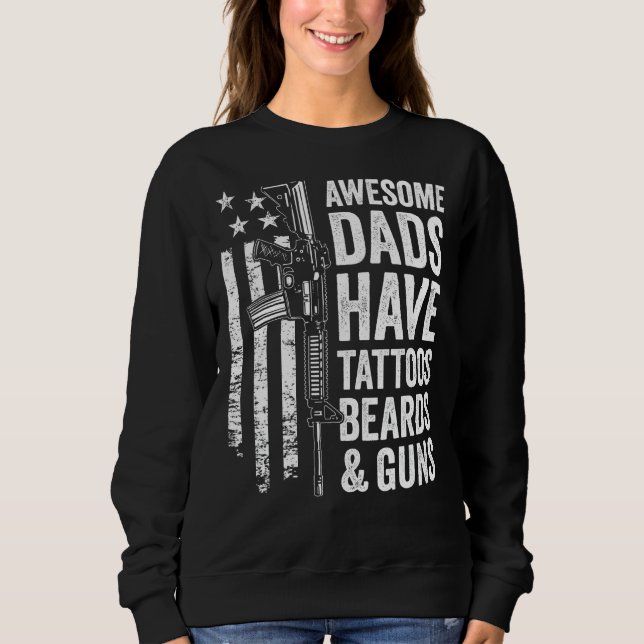 Fantastisk Pappor har Tattoos Beards & Guns - Far T Shirt (Framsida)