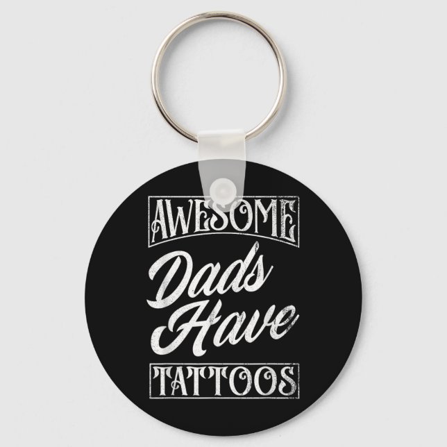 Fantastisk Pappor har Tattoos Tattooed Pappa Funny Nyckelring (Framsida)