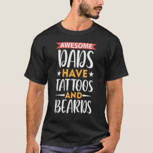 Fantastisk Pappor har tatueringar och bojar i värl T Shirt