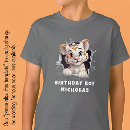 Fantastisk rolig tigerunge som tittar ut ur hål Vi T Shirt