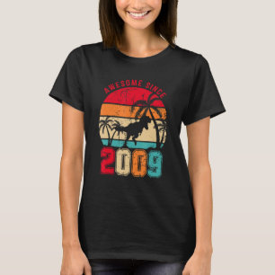 Fantastisk sedan 2009 är Retro Dinosaur Boys 14:e  T Shirt