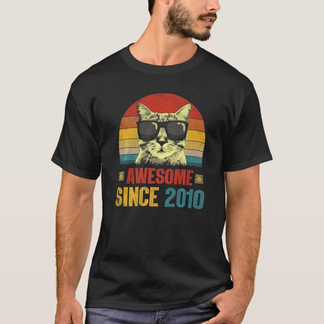 Fantastisk sedan 2010 13:e födelsedag t shirt (Framsida)