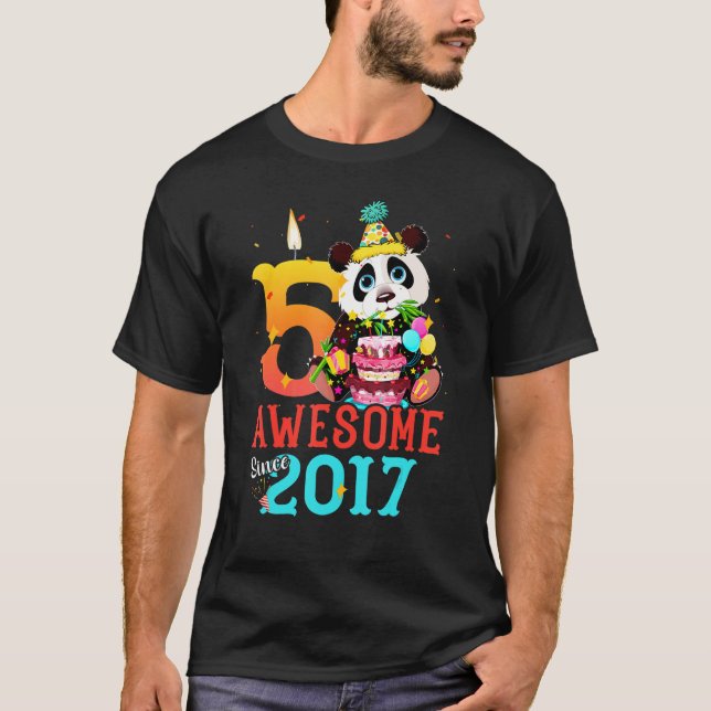 Fantastisk sedan 2017, 5 år gammal panda 5:e födel t shirt (Framsida)