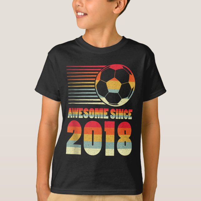 Fantastisk Sedan 2018 Fotboll 8-års Födelsedags Ta T Shirt (Framsida)