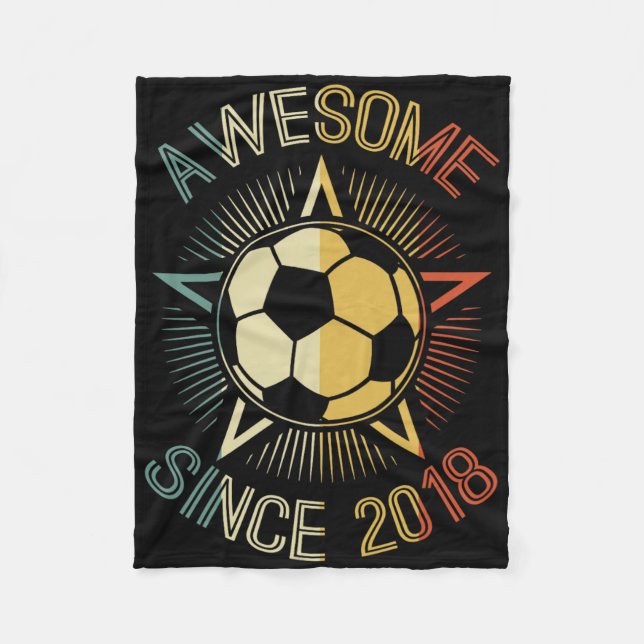 Fantastisk Sedan 2018 Fotboll Födelsedag Retro Lag Fleecefilt (Framsidan)