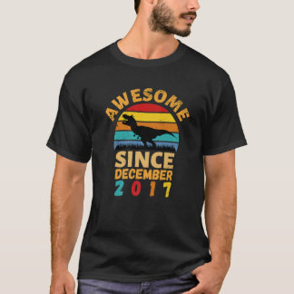 Fantastisk sedan december 2017 Vintage 4e födelsed T Shirt