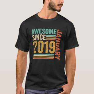 Fantastisk sedan januari 2019 4e födelsedagen 4 år t shirt