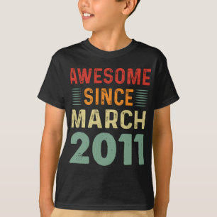 Fantastisk sedan mars 2011 Vintage födelsedag T Shirt