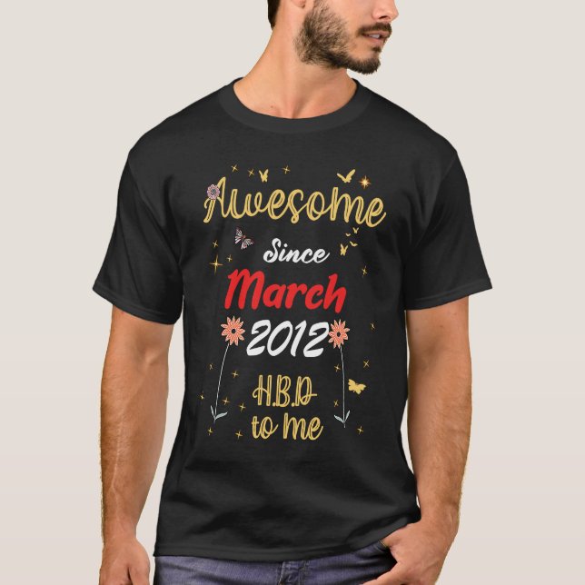 Fantastisk sedan mars 2012: Blåblommor 2011 T Shirt (Framsida)