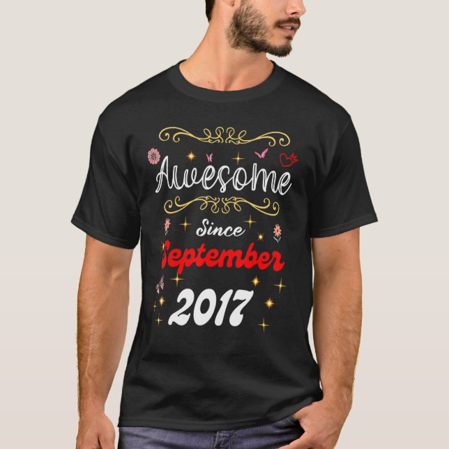 Fantastisk sedan september 2017 Födelsedagsblommor T Shirt (Framsida)