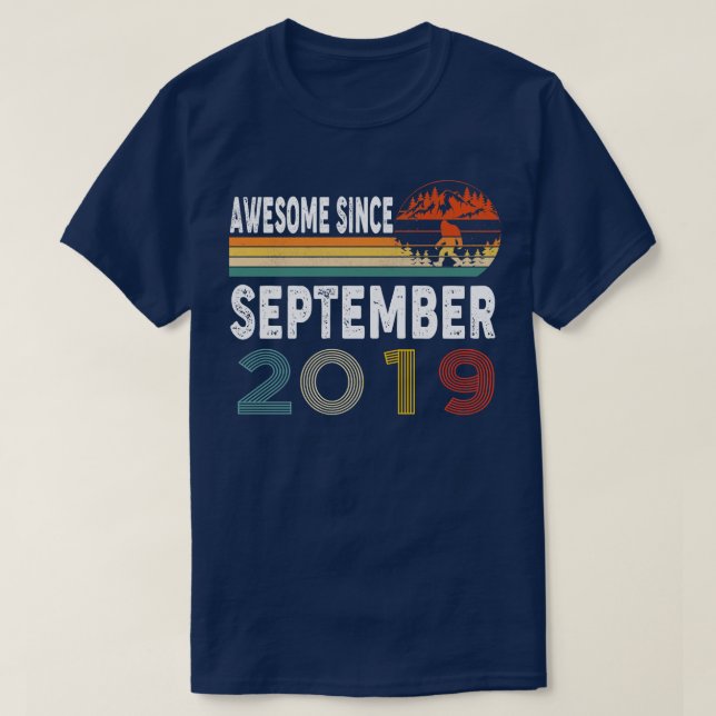 Fantastisk sedan september 2019 t shirt (Design framsida)
