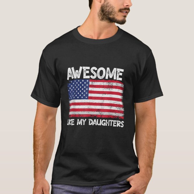Fantastisk som mina döttrar 4:e juli Far-dagen T Shirt (Framsida)