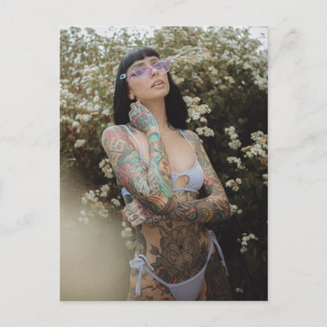 Fantastisk! Tattooed Beauty Bikini Girl Photo Vykort (Framsida)