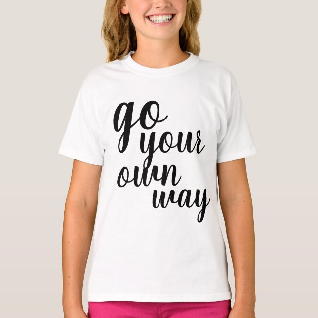 Fantastisk tjejstyrka gå din egen väg t-shirt (Framsida)