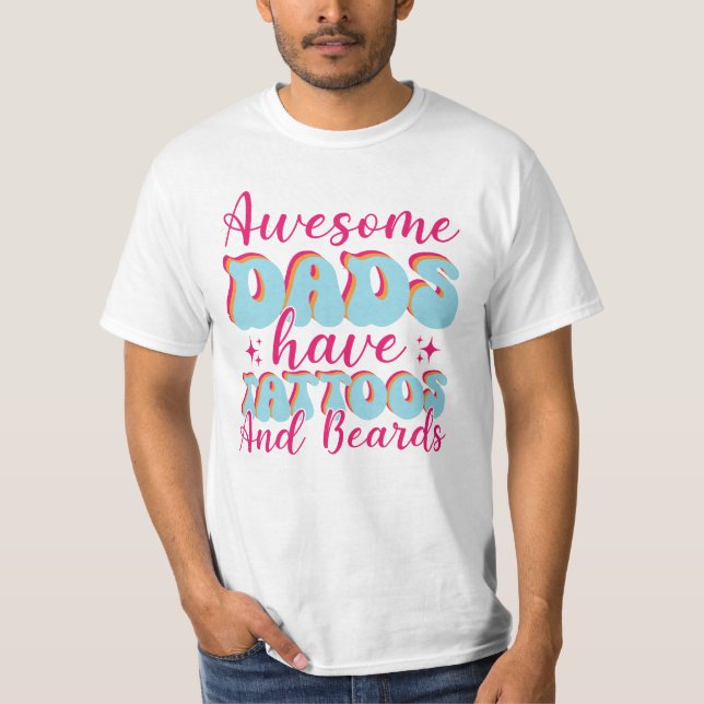 Fantastiska Pappor Har Tatueringar T Shirt (Framsida)
