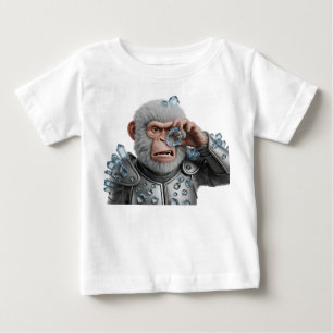 Fantasy bepansrad apa krigare inspekterar en blå C T Shirt