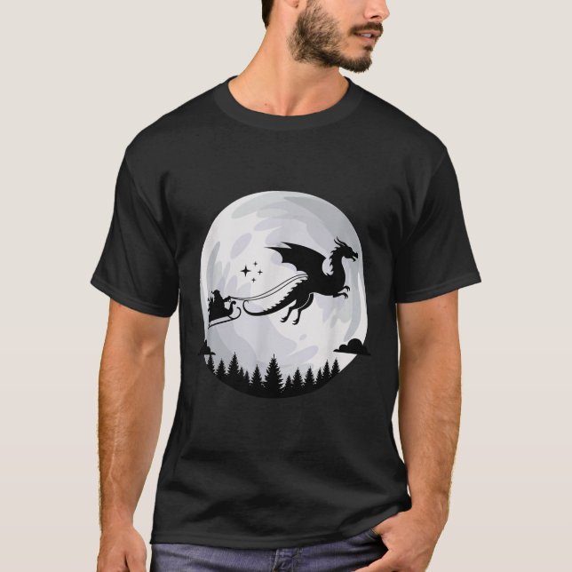 Fantasy Dragon Moon Sleigh, Santa Pulled By Dragon T Shirt (Framsida)
