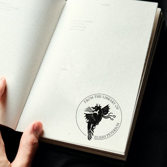 Fantasy Drakbok Från Biblioteket Stämpel (Skapare uppladdad)