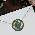 Fantasy Enchanted Blommigt Garden Wedding Runt Klistermärke<br><div class="desc">Elegant,  vismisk,  Fantasy Enchanted Blommigt Garden bröllopsdesignen perfekt för antingen ett förtrollat skogstemat firande. Den här designen har blommigt inslag i ram i grönt löv och guld accents. Matcha objekt i vår butik för ett helt tema i party.</div>