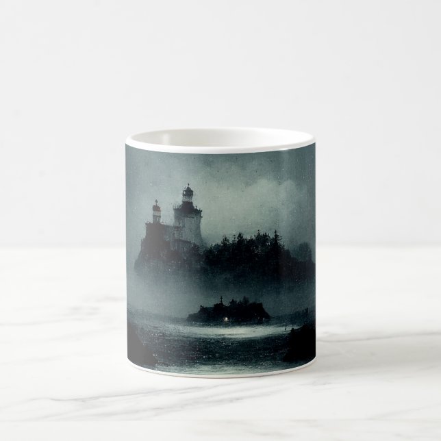 Fantasy Island Lighthouse Misty Foggy Mörk Natt Kaffemugg (Center)