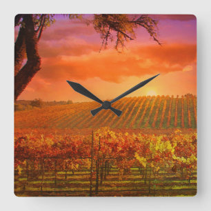 Fantasy Vineyard Clock Fyrkantig Klocka