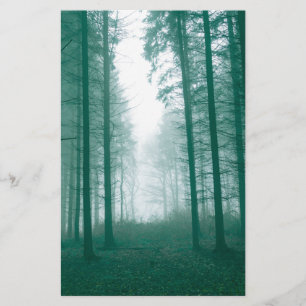 Fantasyskog med dimma i Grönt Brevpapper