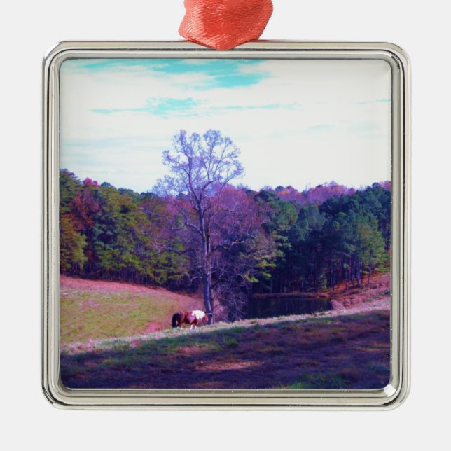 Far Away Horse i Lila Fält Julgransprydnad Metall (Framsidan)