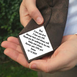 Far i Bride Gift från Bride Slips<br><div class="desc">På er bröllopsdag, påminn med er pappa om den vackra lilla han gång var genom att presentera honom denna personlig far-av-brud-tid med ett personlig-meddelande med ert namn och bröllop-datum. Ange namn och datum som ska skrivas ut i ett anpassat avsnitt. Eller överraska honom med denna söta gest som en Fars...</div>