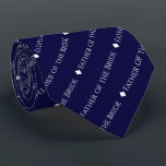 Far i den svarta vita texten om marinblått slips<br><div class="desc">Den här marinhalsen är perfektens tillbehör till far vid briden vid bröllop. Den har en enkel men ändå elegant som upprepar textdesignen med ord "Far i Bride" skriven i ett sofistikerat och vitt teckensnitt. Det finns små diamanter som skiljer texten åt, ge hur lång snyggten ska vara. Perfekten är ett...</div>