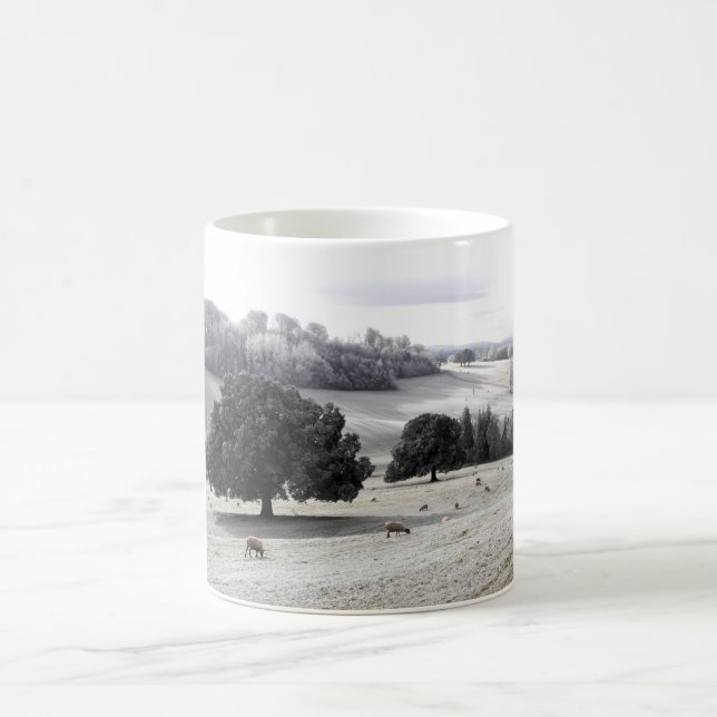 Får i en frostig fält kaffemugg (Center)
