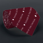 Far i Groom Repeat White Text Burgundy Slips<br><div class="desc">Den här roligtens burgniga eller maronhalsen på färgaden är perfektens tillbehör till far på brudgummen vid bröllop. Den har en enkel men ändå elegant utformning med ord "Far i Groom" skriven i ett sofistikerat, vitt teckensnitt och upprepad i ett diagonalt mönster med diamantseparatorer. Perfekten är ett sätt att både tacka...</div>