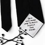 Far i juridik Gift från Bride Neck Tie Slips<br><div class="desc">På din bröllopsdag,  påminn med din far-in-law genom att ge honom den här personligen far-of-the-bride-tiden med ett personlig-meddelande med ditt namn och bröllop-datum. Ange namn och datum som ska skrivas ut i ett anpassat avsnitt. Eller överraska honom med denna söta gest som en Fars dag-gåva</div>