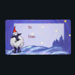 Får jul fraktsedel<br><div class="desc">Djurs julgåvor och tillbehör för fjällande får i Parad har vår roligt av ett sött, svart och vitt får som är utslitet i en julhatt och som står i ett snöslandskap mot en texturerad mörk blått stjärnnattsbild i himlar som är digitalt målad av våra begåvade barn, Traci Van Wagoner, illustratör...</div>