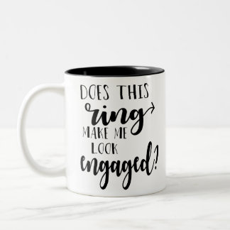 Får mig att se förlovad ring? Två-Tonad mugg