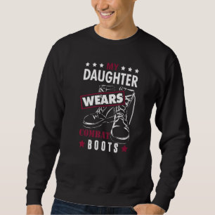 Far Militär min dotter Wears Kambat Boots Lång Ärmad Tröja