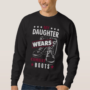 Far Militär min dotter Wears Kambat Boots Lång Ärmad Tröja