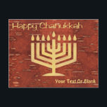 Far North Chanukkah - Inner Birch Bark Helgdag Car Helg Vykort<br><div class="desc">Lycklig Chanukkah längst norrut. En digital rekreation av en Chanukkah-menorah som skulle bildas genom att försiktigt skrapa av det rödaktiga yttre yta på den omvända sidan av fågelbark (Betula papyrifera) för att avslöja den ljusare, gulaktiga lagrar under. Texten "Lycklig Chanukkah" står och ni kan lägga till er egen kompletterande text.Detta...</div>