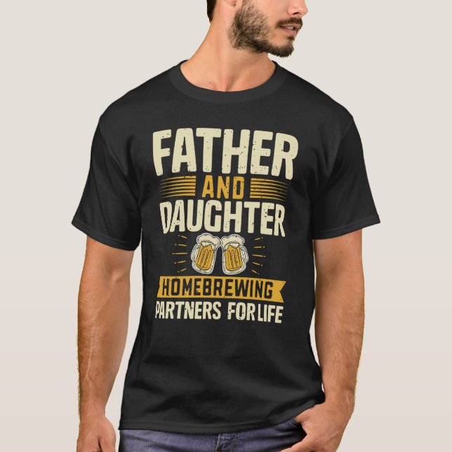 Far och dotter som vårdar sina partner för livet t shirt (Framsida)