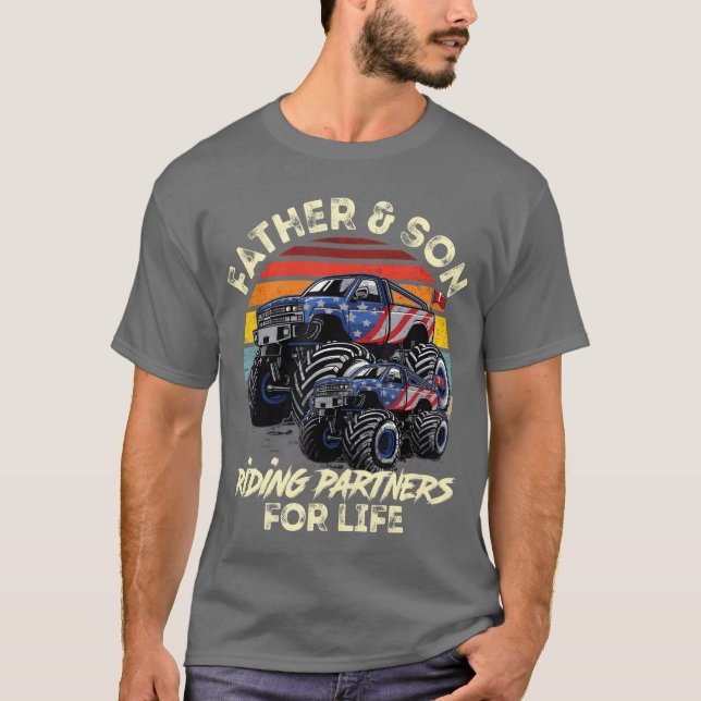 Far och Son Riding Monsterruck for Life Raci for r T Shirt (Framsida)