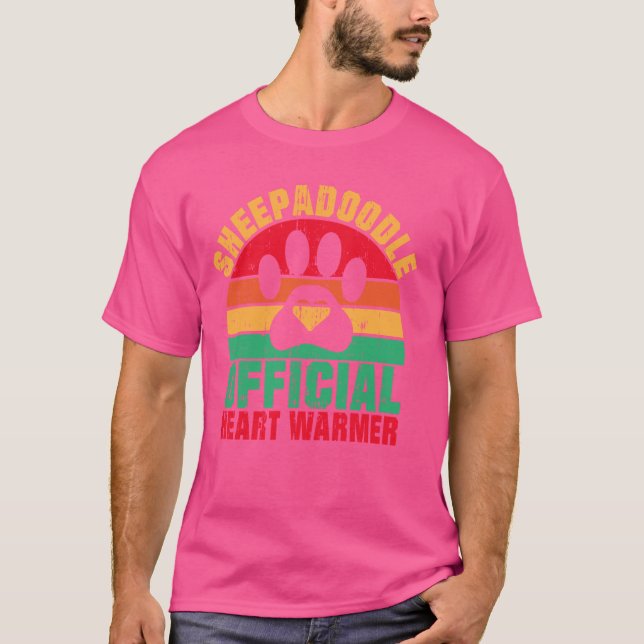 Får - Officiell Heart Warmer Sheepadoodle T Shirt (Framsida)