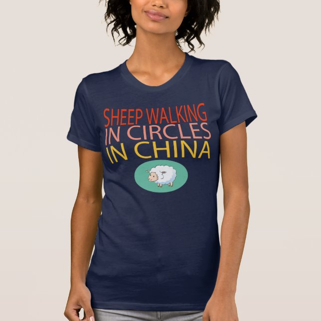 FÅR SOM ARBETAR I CIRKLAR I CHINA T SHIRT (Framsida)