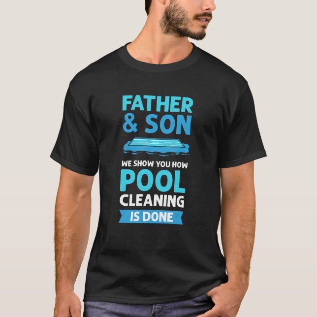 Far & Son Bassäng Städning. Bassäng Cleaner. Bassä T Shirt (Framsida)