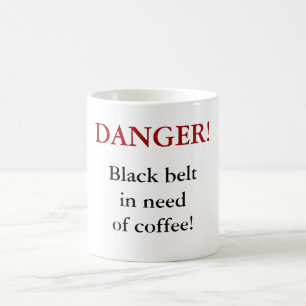 FARA! Svart bälte i behov av kaffe! Kaffemugg