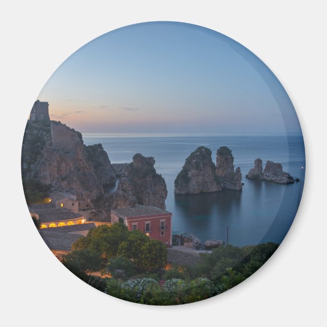 Faraglioni och Tonnara i Scopello, Sicily Magnet (Framsidan)