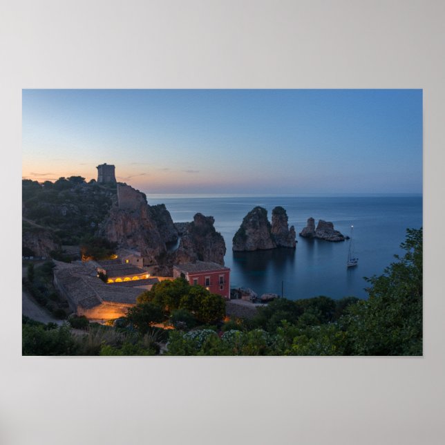 Faraglioni och Tonnara i Scopello, Sicily Poster (Framsidan)