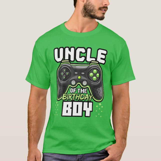 Farbror i födelsedagspojken som matchar videospele t shirt (Framsida)